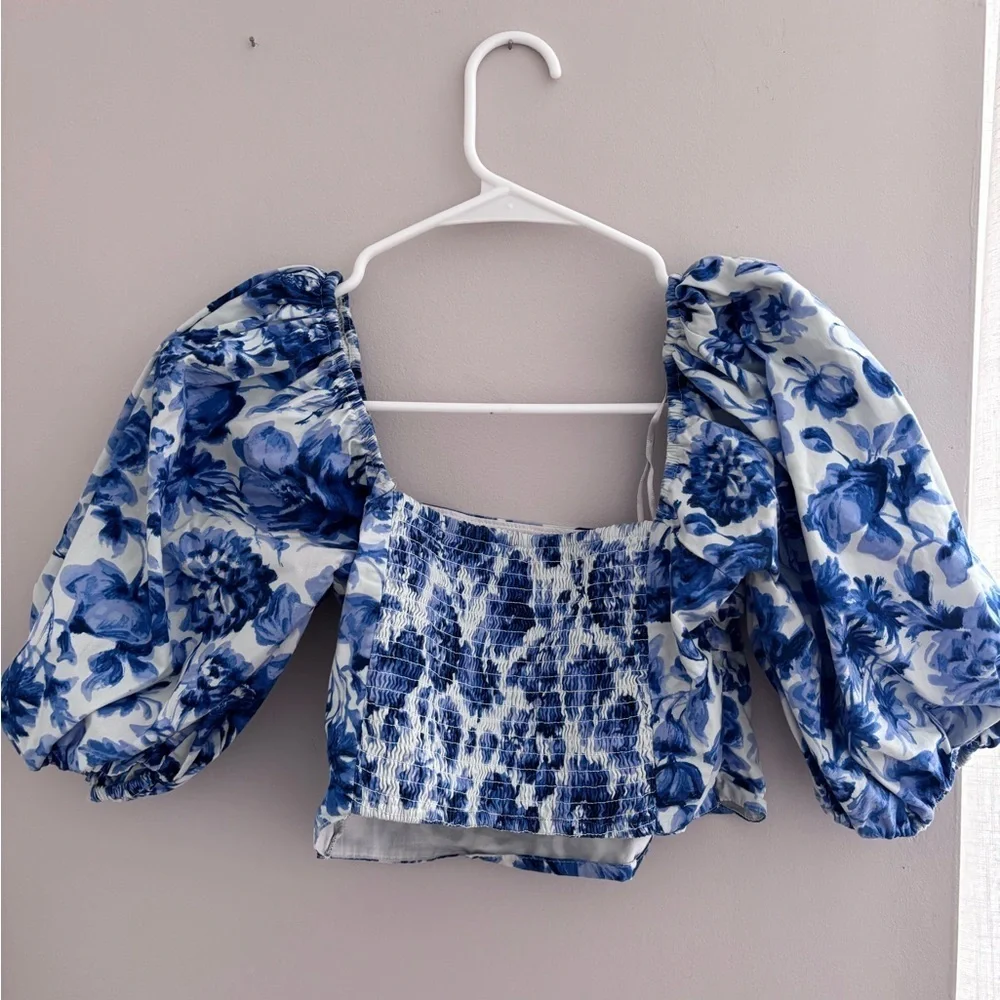 Abercrombie & Fitch chic off